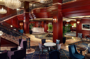sfodtn-omni-san-francisco-hotel-lobby-with-associate